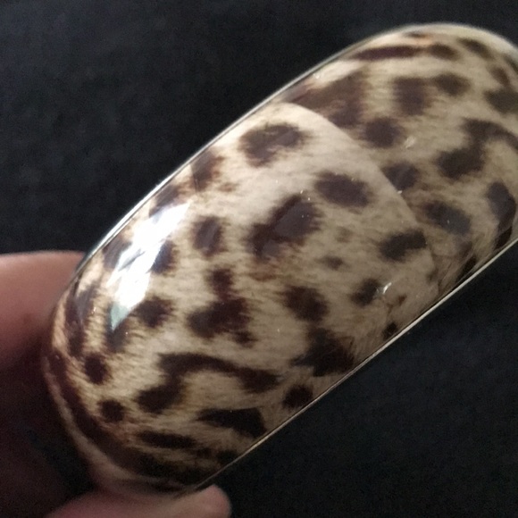 Animal print bangle bracelet - Picture 3 of 3
